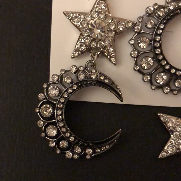 Betsey Johnson Silver & Gunmetal Tone Moon & Star Mismatch Drop Earrings NWT - Picture 7 of 15